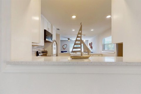 Casa en venta en Tampa, Florida, 5 dormitorios, 173.91 m2 № 1912598 - foto 23