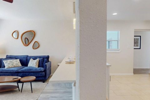 Casa en venta en Tampa, Florida, 5 dormitorios, 173.91 m2 № 1912598 - foto 10