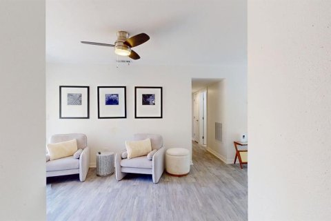 Casa en venta en Tampa, Florida, 5 dormitorios, 173.91 m2 № 1912598 - foto 19