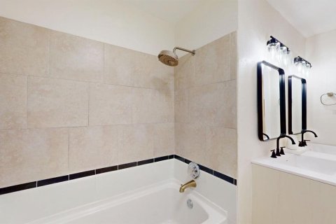 Casa en venta en Tampa, Florida, 5 dormitorios, 173.91 m2 № 1912598 - foto 26