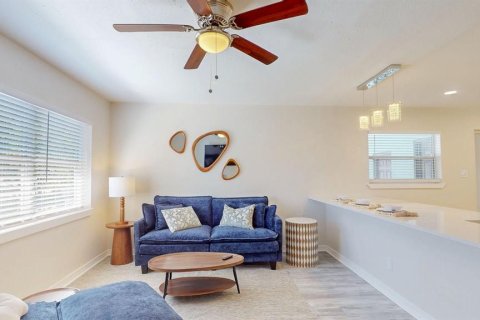Casa en venta en Tampa, Florida, 5 dormitorios, 173.91 m2 № 1912598 - foto 6
