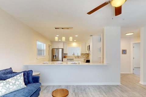 Casa en venta en Tampa, Florida, 5 dormitorios, 173.91 m2 № 1912598 - foto 7