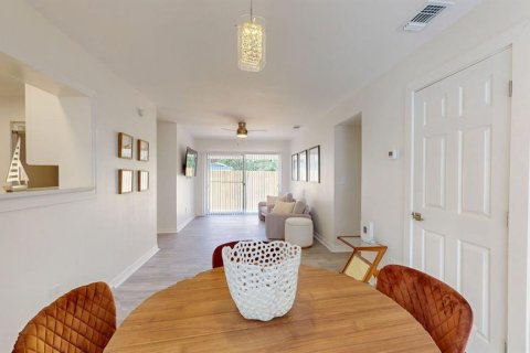 Casa en venta en Tampa, Florida, 5 dormitorios, 173.91 m2 № 1912598 - foto 24