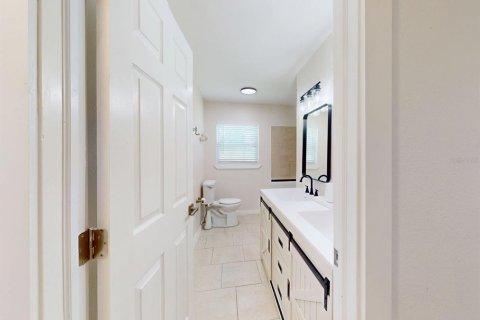 Casa en venta en Tampa, Florida, 5 dormitorios, 173.91 m2 № 1912598 - foto 28