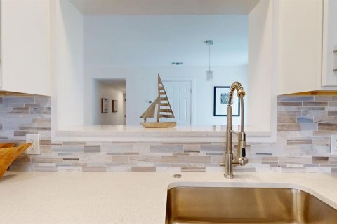 Casa en venta en Tampa, Florida, 5 dormitorios, 173.91 m2 № 1912598 - foto 18