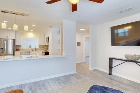 Casa en venta en Tampa, Florida, 5 dormitorios, 173.91 m2 № 1912598 - foto 8