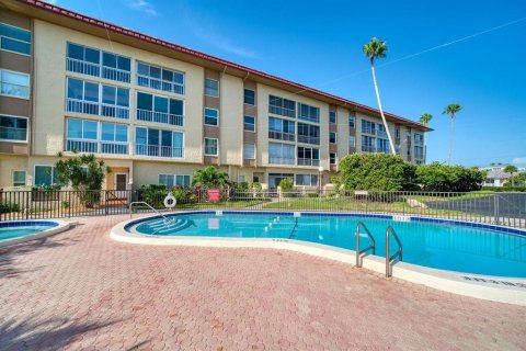 Condo in Clearwater, Florida, 2 bedrooms  № 2098790 - photo 21