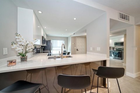 Condo in Clearwater, Florida, 2 bedrooms  № 2098790 - photo 6