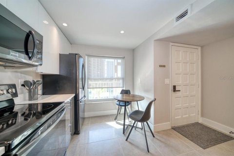 Condo in Clearwater, Florida, 2 bedrooms  № 2098790 - photo 4