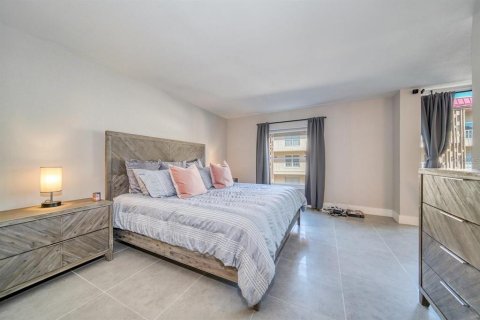 Condo in Clearwater, Florida, 2 bedrooms  № 2098790 - photo 16
