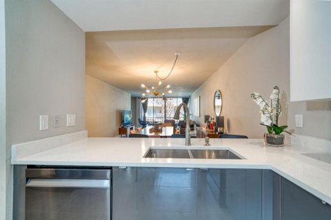 Condo in Clearwater, Florida, 2 bedrooms  № 2098790 - photo 3