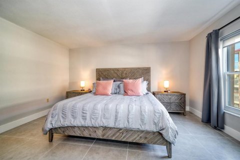 Condo in Clearwater, Florida, 2 bedrooms  № 2098790 - photo 17