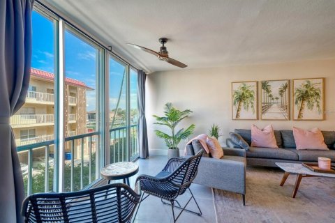 Condo in Clearwater, Florida, 2 bedrooms  № 2098790 - photo 11