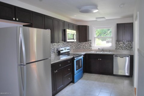 House in LAKESHORE in Winter Garden, Florida 3 bedrooms, 122.54 sq.m. № 870750 - photo 1