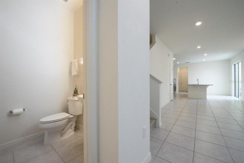 Townhouse in Windermere, Florida 3 bedrooms, 185.53 sq.m. № 1213253 - photo 22