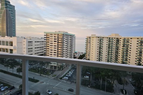 Condo in Hollywood, Florida, 2 bedrooms  № 2059919 - photo 3