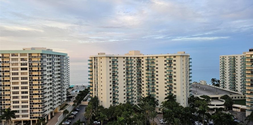 Condo in Hollywood, Florida, 2 bedrooms  № 2059919