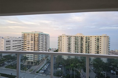 Condo in Hollywood, Florida, 2 bedrooms  № 2059919 - photo 5