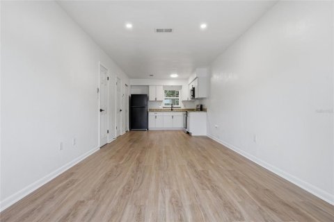 Immobilier commercial à vendre à Gainesville, Floride: 4 chambres, 167.22 m2 № 2383657 - photo 2