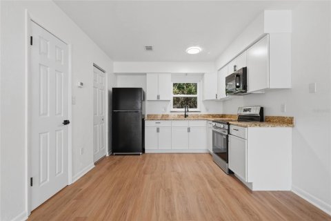 Immobilier commercial à vendre à Gainesville, Floride: 4 chambres, 167.22 m2 № 2383657 - photo 3