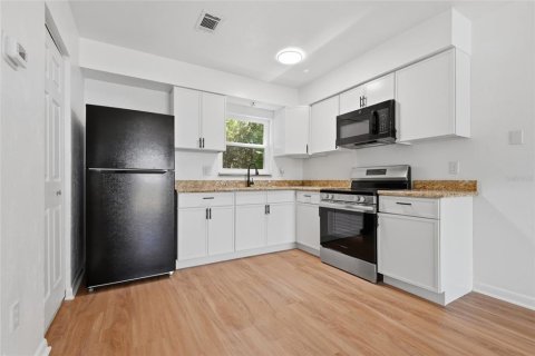 Immobilier commercial à vendre à Gainesville, Floride: 4 chambres, 167.22 m2 № 2383657 - photo 4