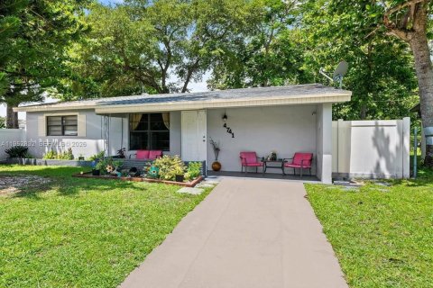 Casa en Dania Beach, Florida 3 dormitorios, 129.32 m2 № 2190327