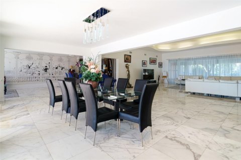 Villa ou maison à louer à Golden Beach, Floride: 4 chambres, 384.99 m2 № 2153009 - photo 19