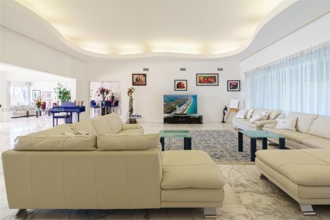 Villa ou maison à louer à Golden Beach, Floride: 4 chambres, 384.99 m2 № 2153009 - photo 17