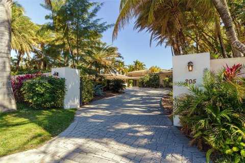 Villa ou maison à louer à Golden Beach, Floride: 4 chambres, 384.99 m2 № 2153009 - photo 2