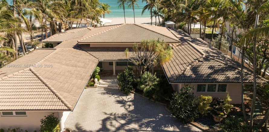 Villa ou maison à Golden Beach, Floride 4 chambres, 384.99 m2 № 2153009
