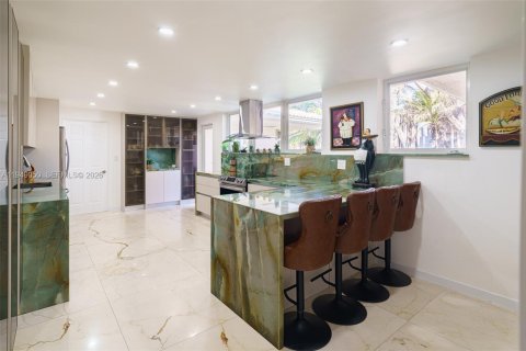 Villa ou maison à louer à Golden Beach, Floride: 4 chambres, 384.99 m2 № 2153009 - photo 30