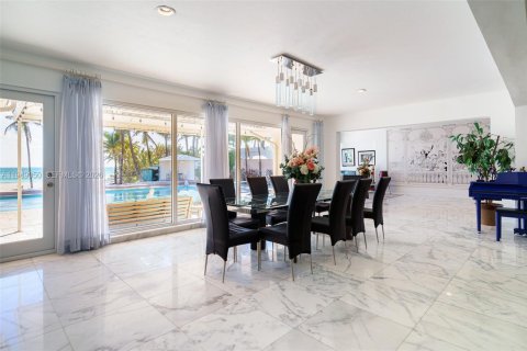 Villa ou maison à louer à Golden Beach, Floride: 4 chambres, 384.99 m2 № 2153009 - photo 18