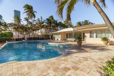 Villa ou maison à louer à Golden Beach, Floride: 4 chambres, 384.99 m2 № 2153009 - photo 14