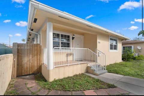 Casa en venta en Hallandale Beach, Florida, 4 dormitorios, 128.21 m2 № 2035290 - foto 1