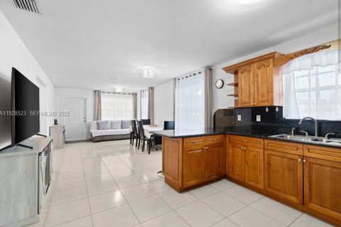 Casa en venta en Hallandale Beach, Florida, 4 dormitorios, 128.21 m2 № 2035290 - foto 5