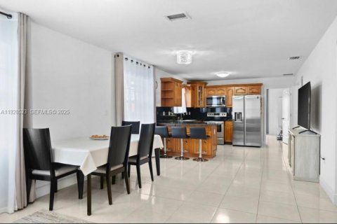 Casa en venta en Hallandale Beach, Florida, 4 dormitorios, 128.21 m2 № 2035290 - foto 4