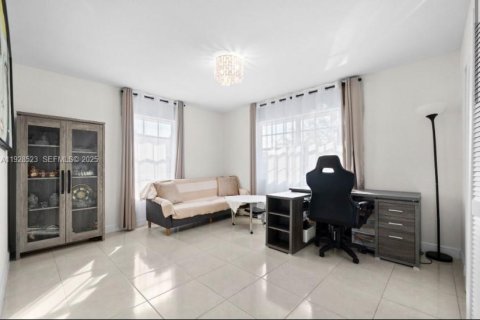 Casa en venta en Hallandale Beach, Florida, 4 dormitorios, 128.21 m2 № 2035290 - foto 8