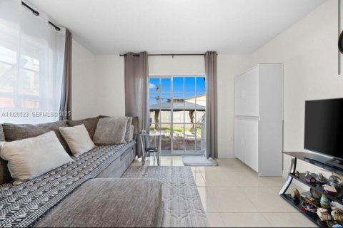 Casa en venta en Hallandale Beach, Florida, 4 dormitorios, 128.21 m2 № 2035290 - foto 20