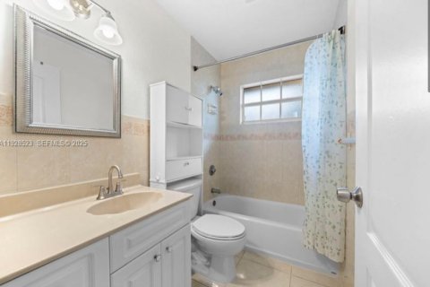 Casa en venta en Hallandale Beach, Florida, 4 dormitorios, 128.21 m2 № 2035290 - foto 16