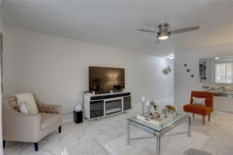 Adosado en venta en Valrico, Florida, 2 dormitorios, 144.93 m2 № 1718542 - foto 14