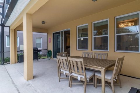House in Davenport, Florida 6 bedrooms, 303.79 sq.m. № 1296557 - photo 3