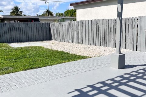 House in Pompano Beach, Florida 3 bedrooms, 92.9 sq.m. № 1828170 - photo 3