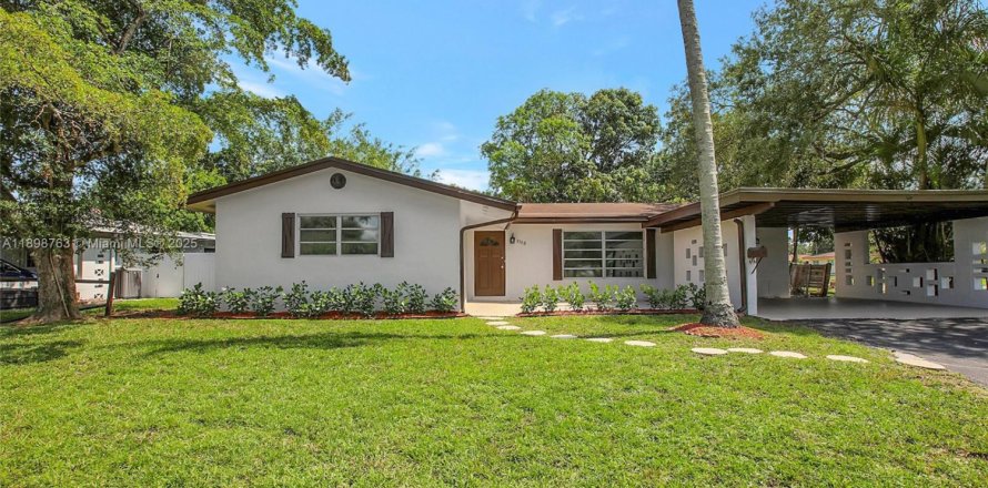 Дом в Плантация, Флорида 3 спальни, 182.65м2 № 1954977