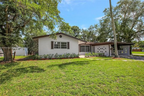 Снять в аренду виллу или дом в Плантация, Флорида 3 спальни, 182.65м2, № 1954977 - фото 2