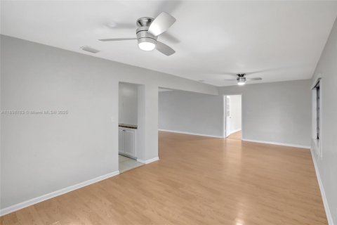 Снять в аренду виллу или дом в Плантация, Флорида 3 спальни, 182.65м2, № 1954977 - фото 12