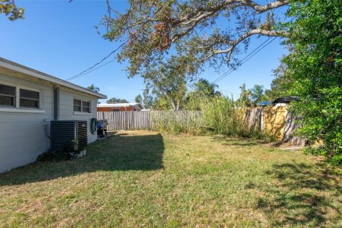 House in Largo, Florida 2 bedrooms, 73.58 sq.m. № 1717397 - photo 5