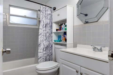 House in Largo, Florida 2 bedrooms, 73.58 sq.m. № 1717397 - photo 19