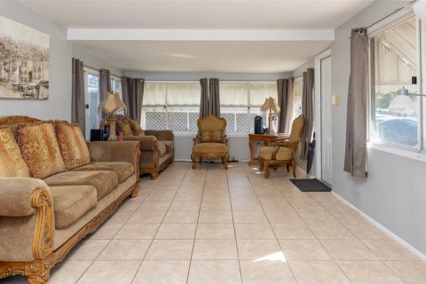 House in Largo, Florida 2 bedrooms, 73.58 sq.m. № 1717397 - photo 13