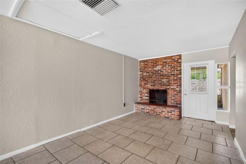 Propiedad comercial en venta en Tavares, Florida, 5 dormitorios, 236.81 m2 № 2131835 - foto 4