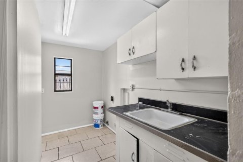 Propiedad comercial en venta en Tavares, Florida, 5 dormitorios, 236.81 m2 № 2131835 - foto 12